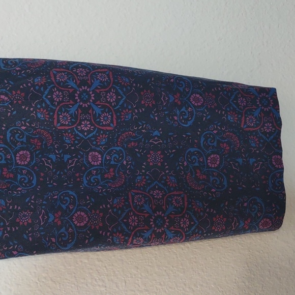 USED BANANA REPUBLIC SIZE 0 PRINT DRESS HAS HOLE IN CENTER AS SEEN IN PHOTOS - Picture 7 of 10